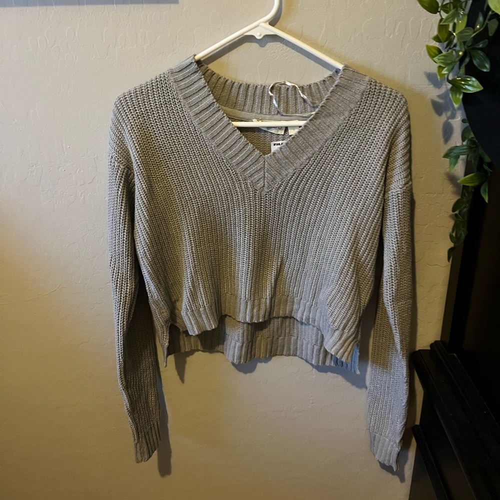 Tillys Grey cropped sweater. Size S. V-neck.
